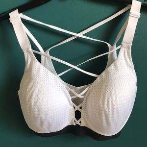 VS Strappy Sports Bra